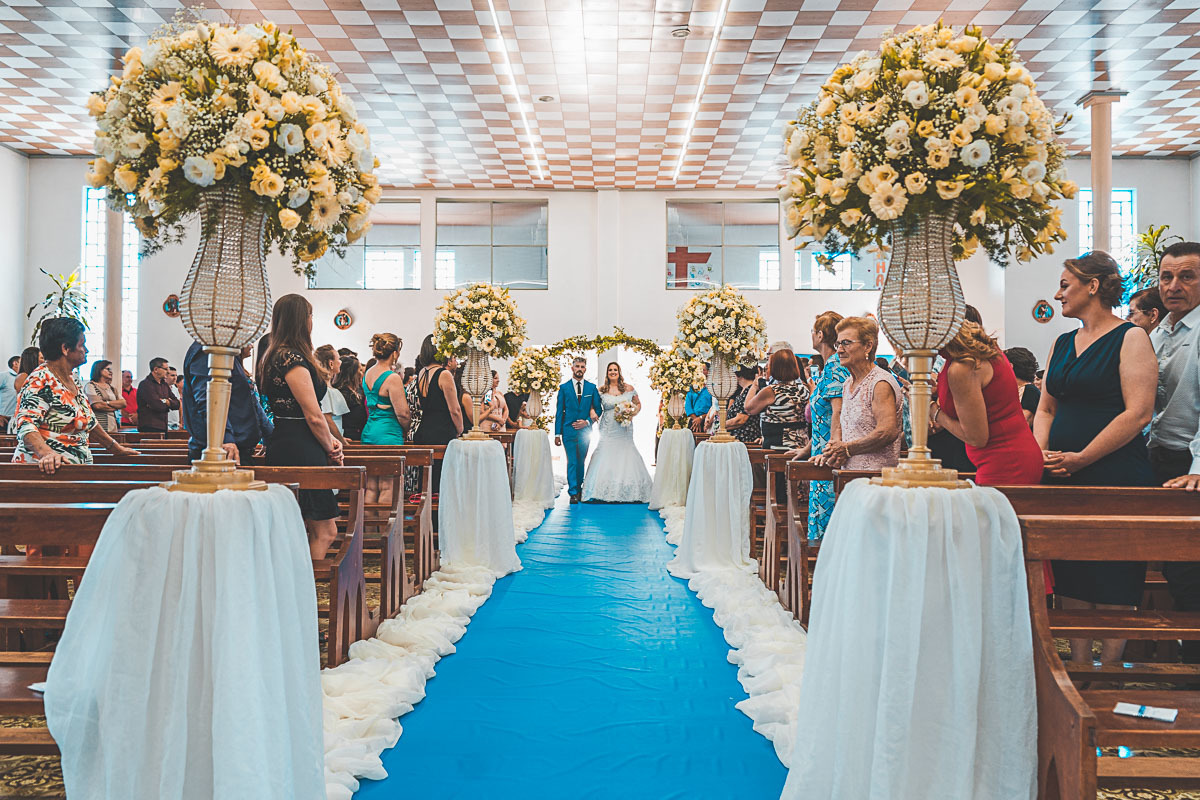 Fotografia de Casamento em São João da Urtiga - Fotografo Vitor Trombetta - Casamento de dia - Entrada dos noivos.