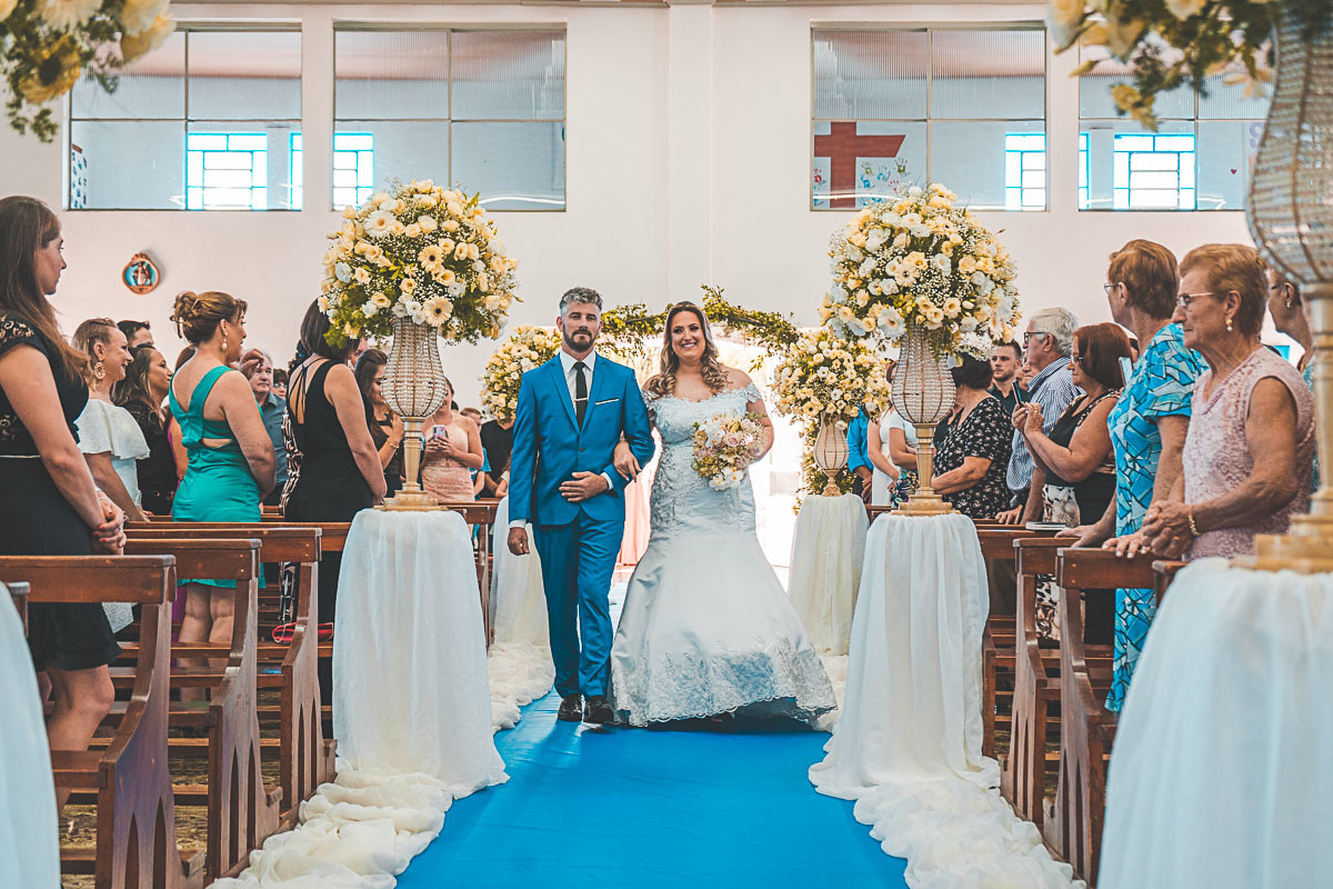 Fotografia de Casamento em São João da Urtiga - Fotografo Vitor Trombetta - Casamento de dia- Entrada dos noivos.