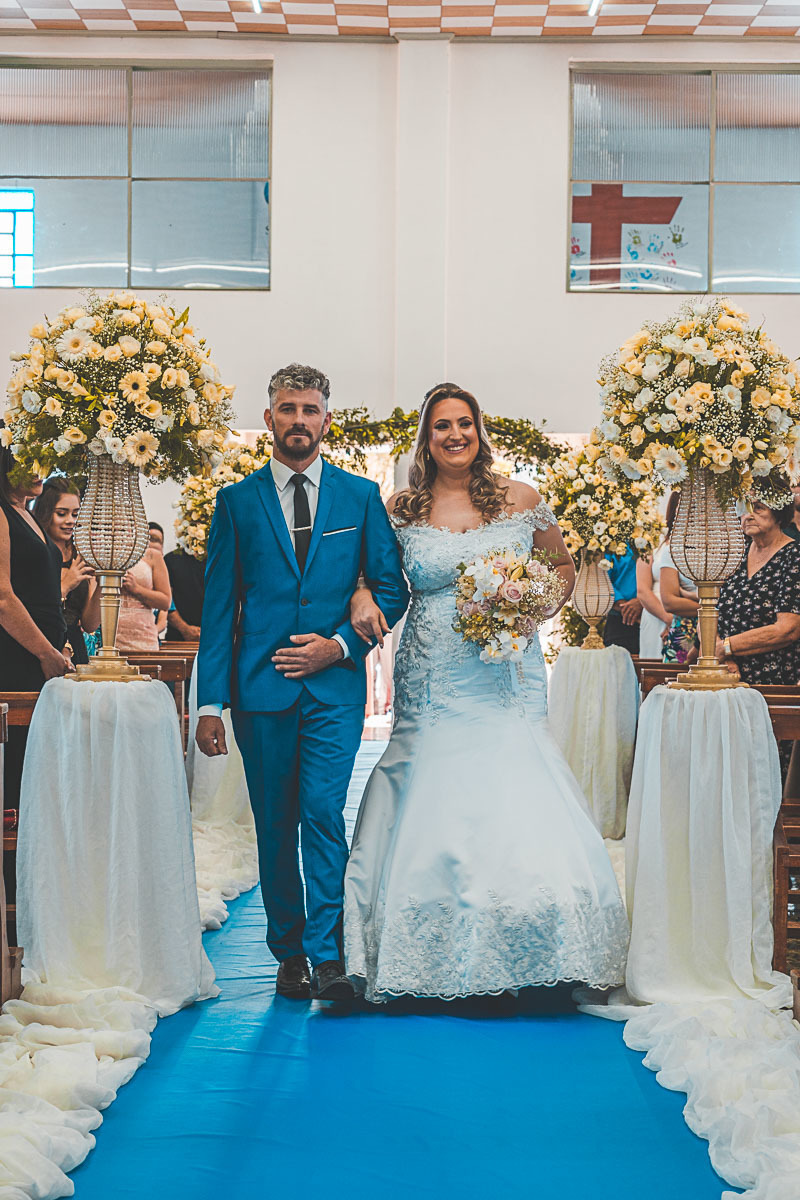 Fotografia de Casamento em São João da Urtiga - Fotografo Vitor Trombetta - Casamento de dia - Entrada dos noivos.