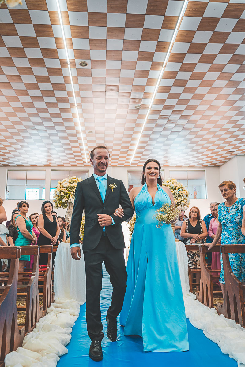 Fotografia de Casamento em São João da Urtiga - Fotografo Vitor Trombetta - Casamento de dia
Entrada dos Padrinhos na Igreja