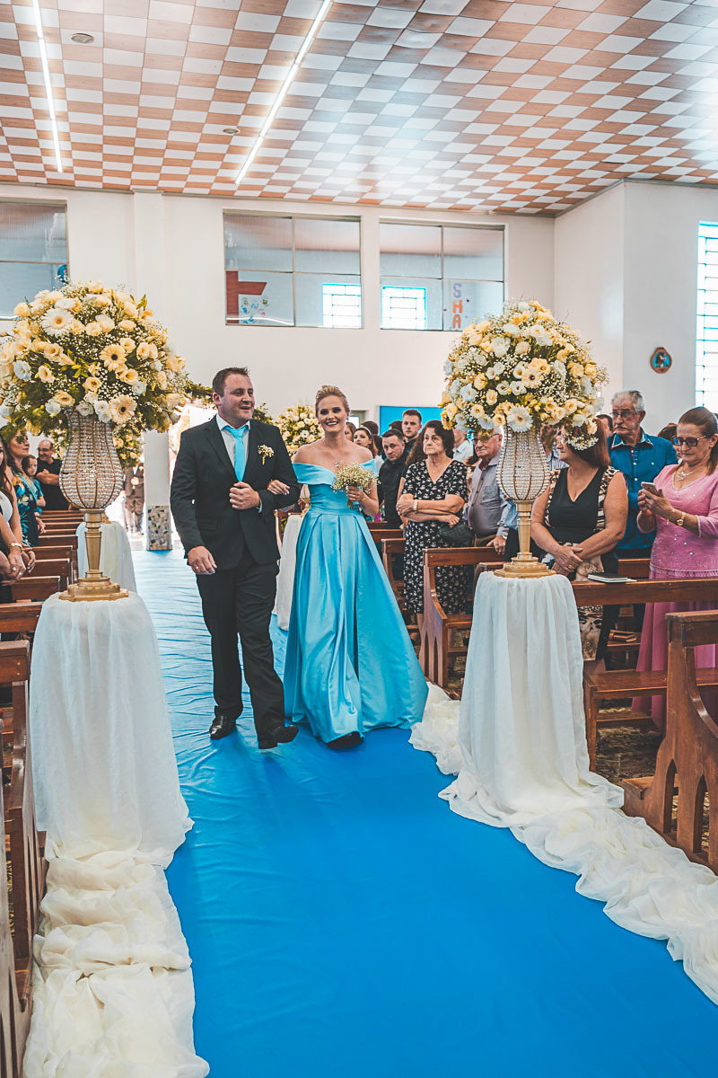 Fotografia de Casamento em São João da Urtiga - Fotografo Vitor Trombetta - Casamento de dia
Entrada dos Padrinhos na Igreja