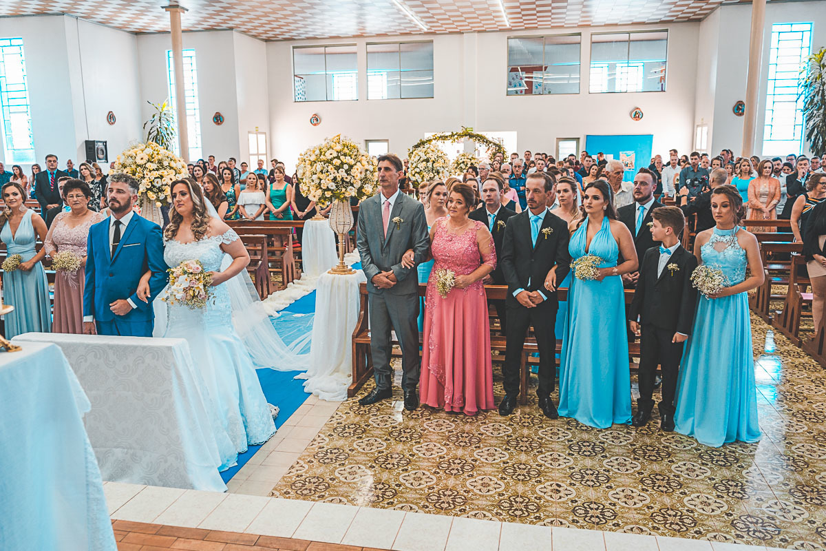 Casamento em São João Urtiga no Rio Grande do Sul. Noivos Miqueli e Túlio. Fotografias Vitor Trombetta.