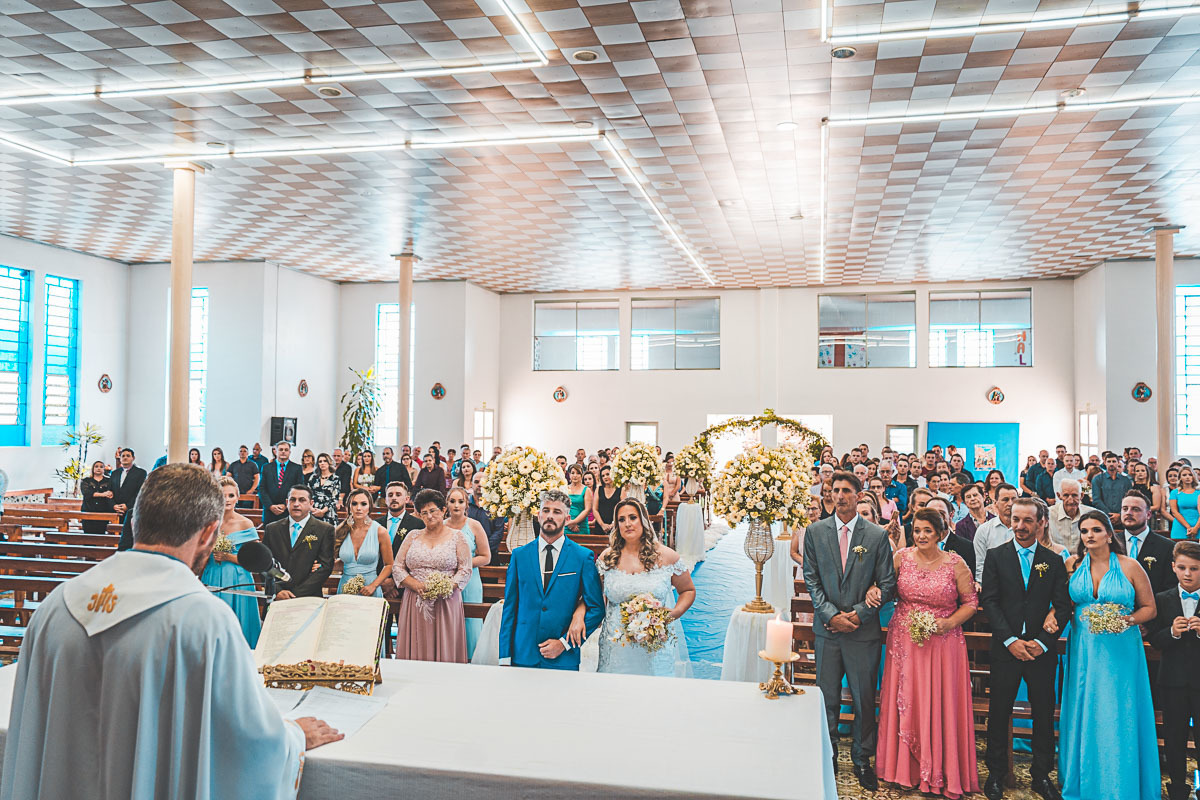 Casamento em São João Urtiga no Rio Grande do Sul. Noivos Miqueli e Túlio. Fotografias Vitor Trombetta.