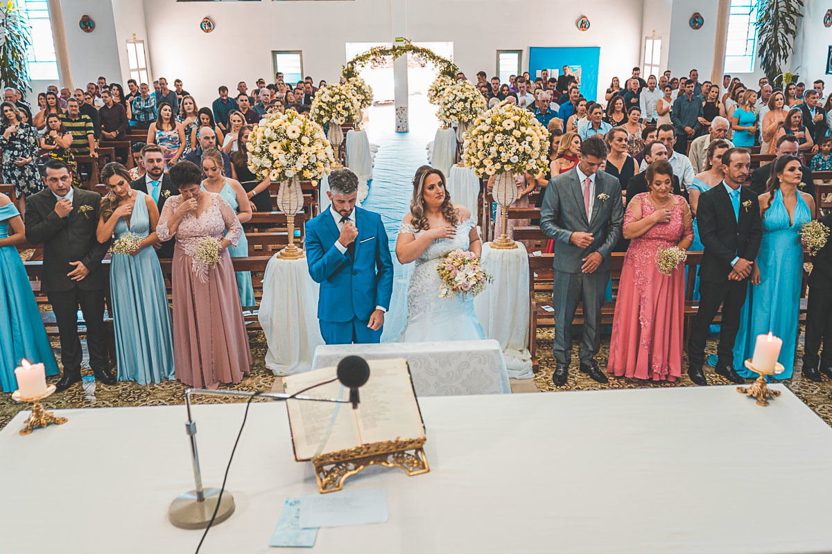 Casamento em São João Urtiga no Rio Grande do Sul. Noivos Miqueli e Túlio. Fotografias Vitor Trombetta.