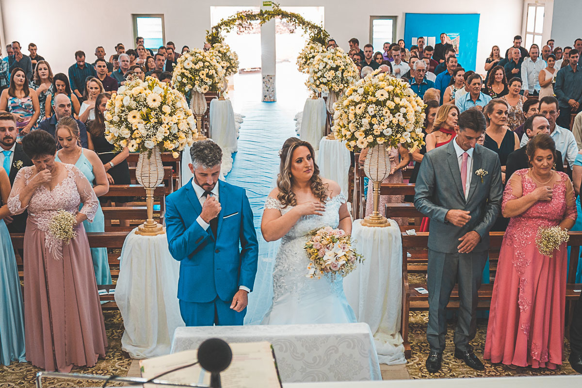 Casamento em São João Urtiga no Rio Grande do Sul. Noivos Miqueli e Túlio. Fotografias Vitor Trombetta.