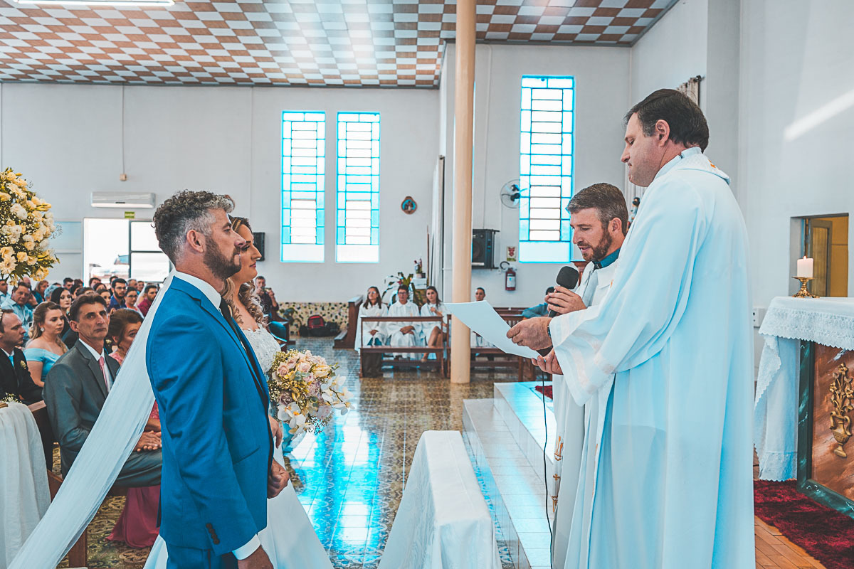 Casamento em São João Urtiga no Rio Grande do Sul. Noivos Miqueli e Túlio. Fotografias Vitor Trombetta.