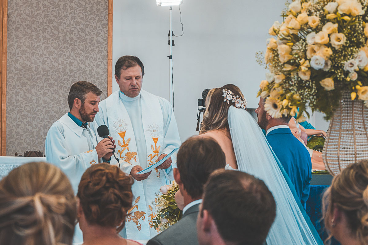 Casamento em São João Urtiga no Rio Grande do Sul. Noivos Miqueli e Túlio. Fotografias Vitor Trombetta.