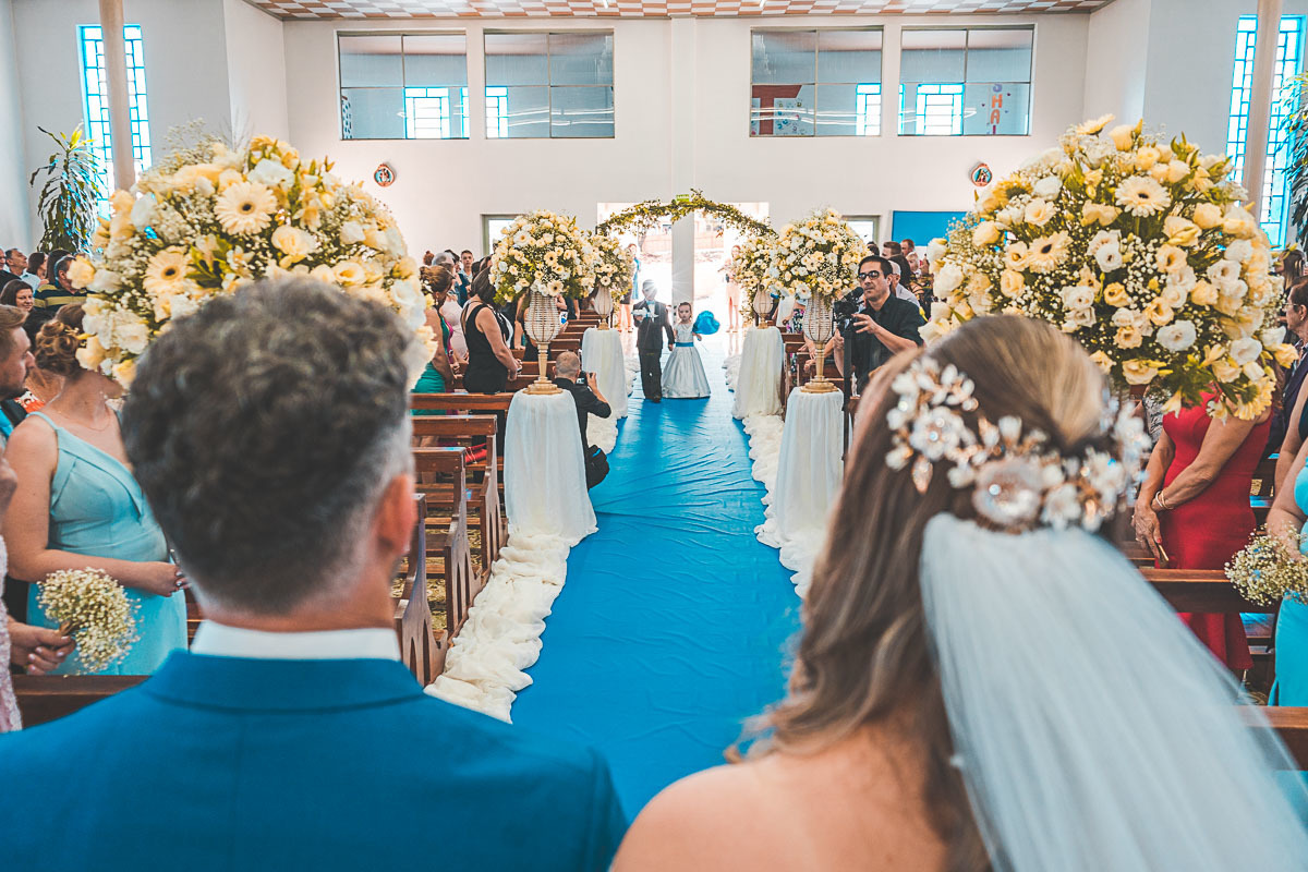 Entrada dos aios - Casamento em São João Urtiga no Rio Grande do Sul. Noivos Miqueli e Túlio. Fotografias Vitor Trombetta.