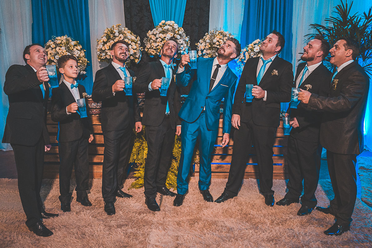 Padrinhos do casamento dos Noivos Túlio e Miqueli -
Fotografia VItor Trombetta.
São João da Urtiga, Rio Grande do Sul - Igreja Matriz Cristo Rei.