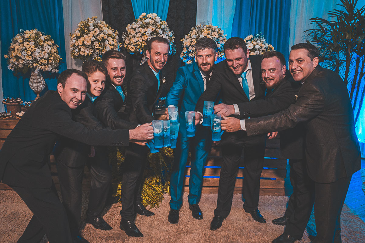 Padrinhos do casamento dos Noivos Túlio e Miqueli -
Fotografia VItor Trombetta.
São João da Urtiga, Rio Grande do Sul - Igreja Matriz Cristo Rei.