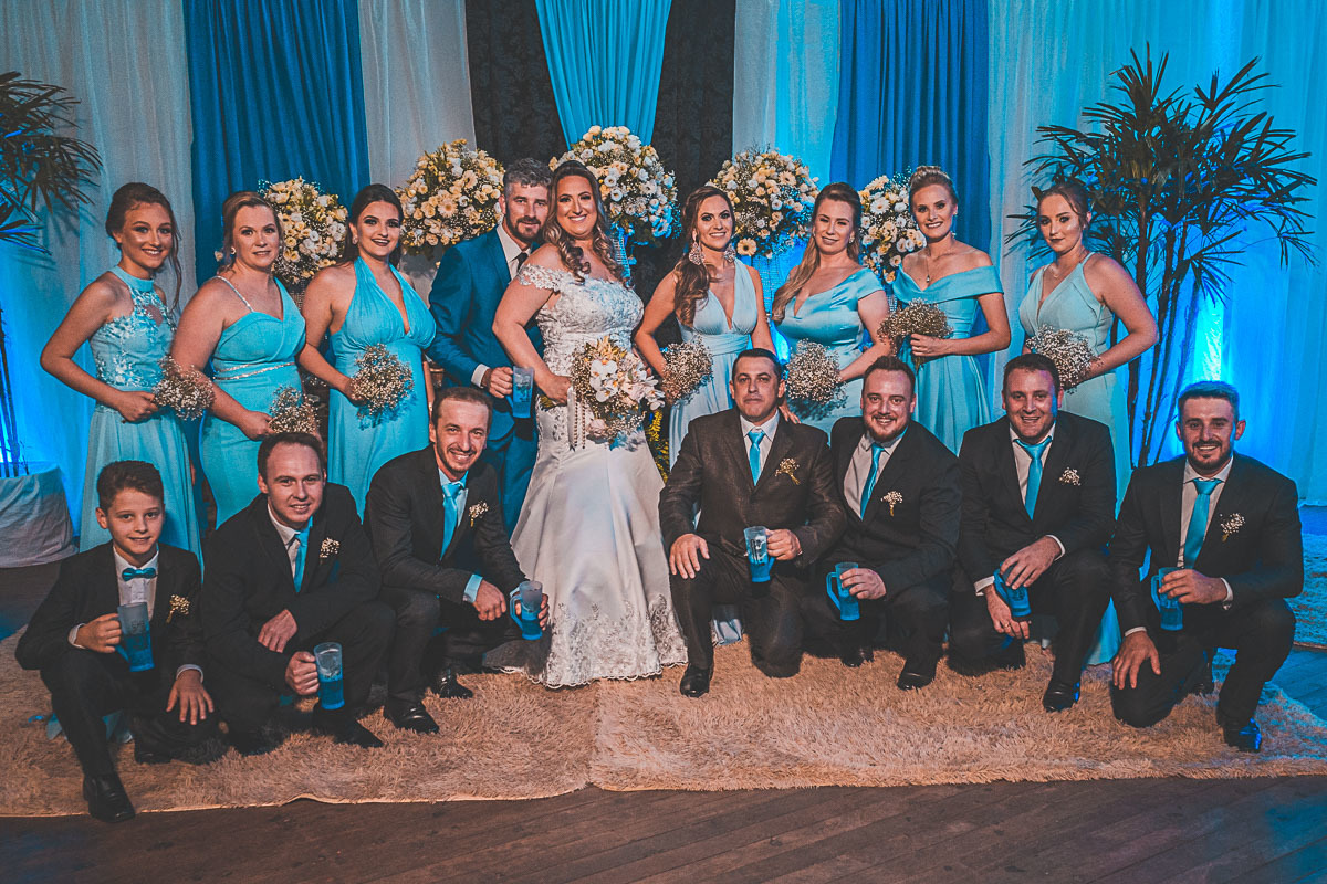 Madrinhas e Padrinhos do casamento dos Noivos
Túlio e Miqueli
Fotografia VItor Trombetta.
São João da Urtiga, Rio Grande do Sul - Igreja Matriz Cristo Rei.