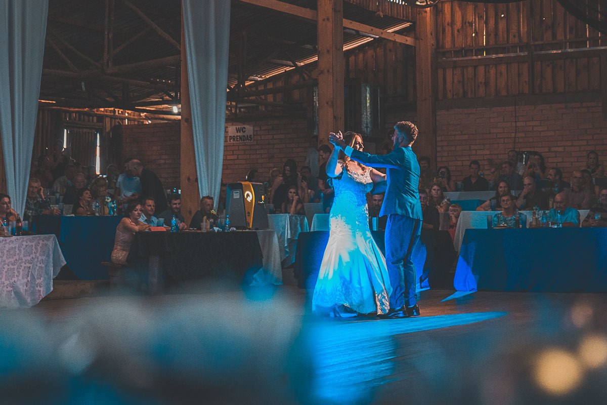 Valsa do Casamento dos Noivos
Túlio e Miqueli
Fotografia VItor Trombetta.
São João da Urtiga, Rio Grande do Sul - Festa no CTG Coxilha da Serra.