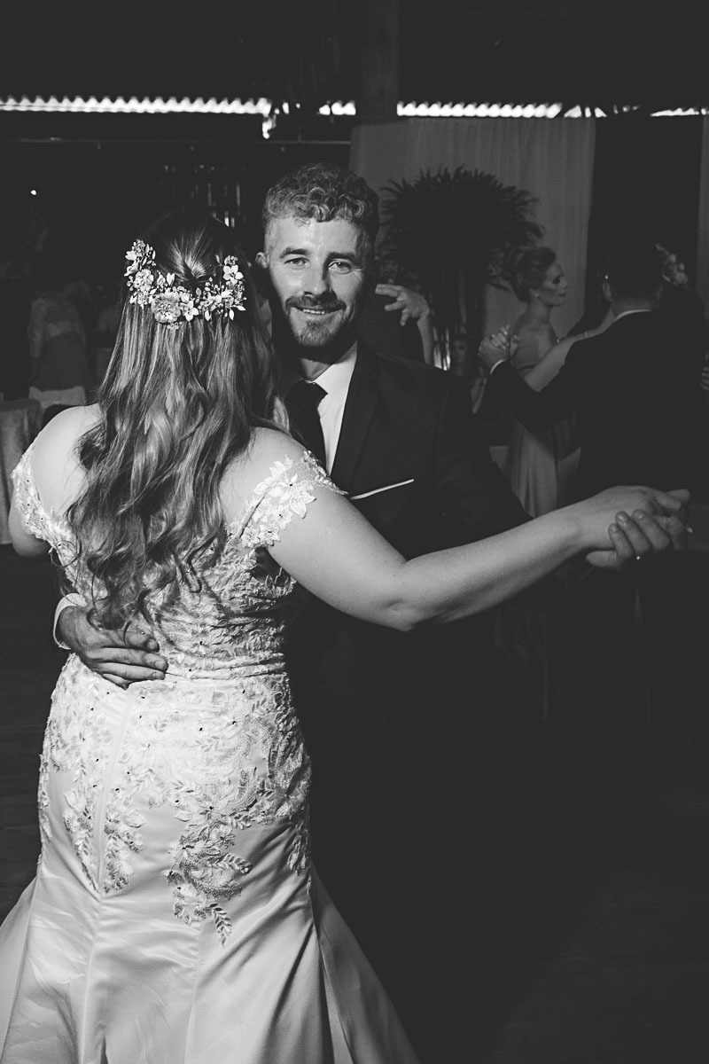 Valsa do Casamento dos Noivos
Túlio e Miqueli
Fotografia VItor Trombetta.
São João da Urtiga, Rio Grande do Sul - Festa no CTG Coxilha da Serra.