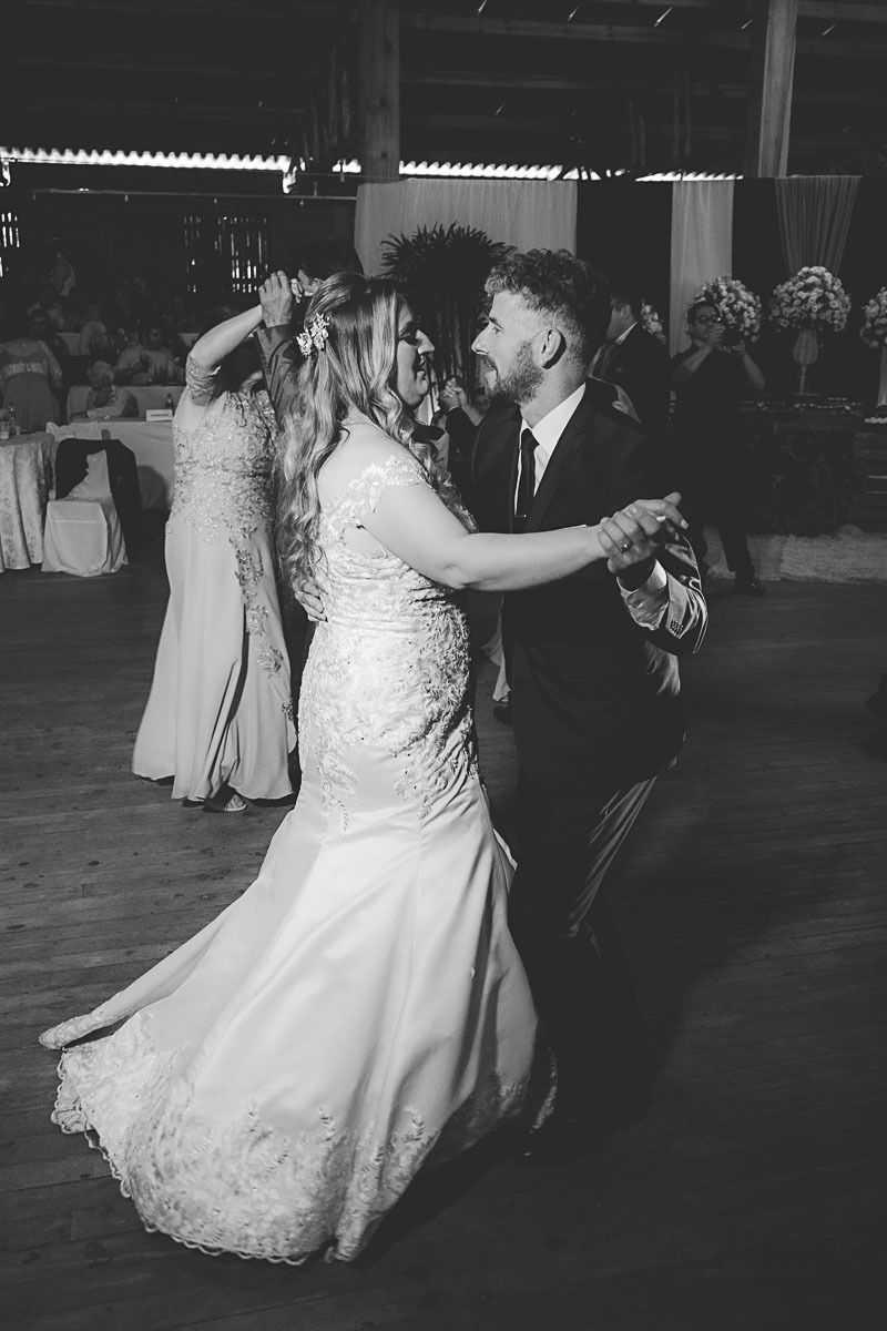 Valsa do Casamento dos Noivos
Túlio e Miqueli
Fotografia VItor Trombetta.
São João da Urtiga, Rio Grande do Sul - Festa no CTG Coxilha da Serra.