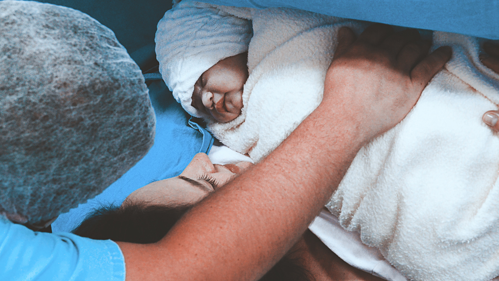 Vitória Scanegatta Vicari nasceu no 03 de Março de 2020 no Hospital de Caridade de Erechim. Fotografo de nascimento Vitor Trombetta