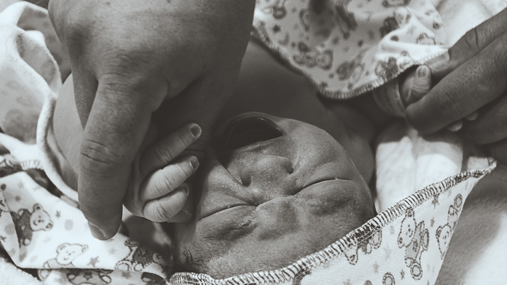 Vitória Scanegatta Vicari nasceu no 03 de Março de 2020 no Hospital de Caridade de Erechim. Fotografo de nascimento Vitor Trombetta