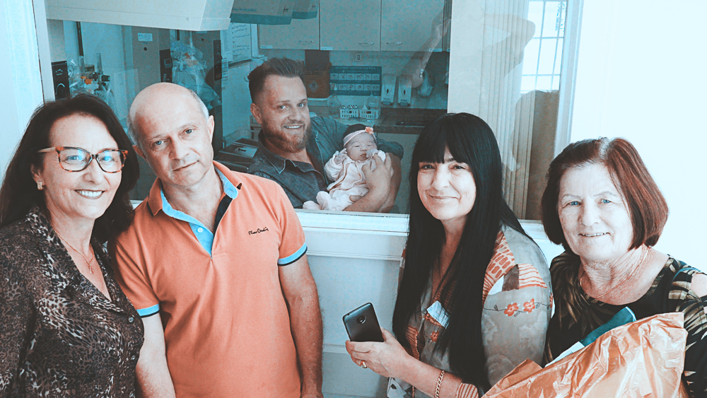 Vitória Scanegatta Vicari nasceu no 03 de Março de 2020 no Hospital de Caridade de Erechim. Fotografo de nascimento Vitor Trombetta