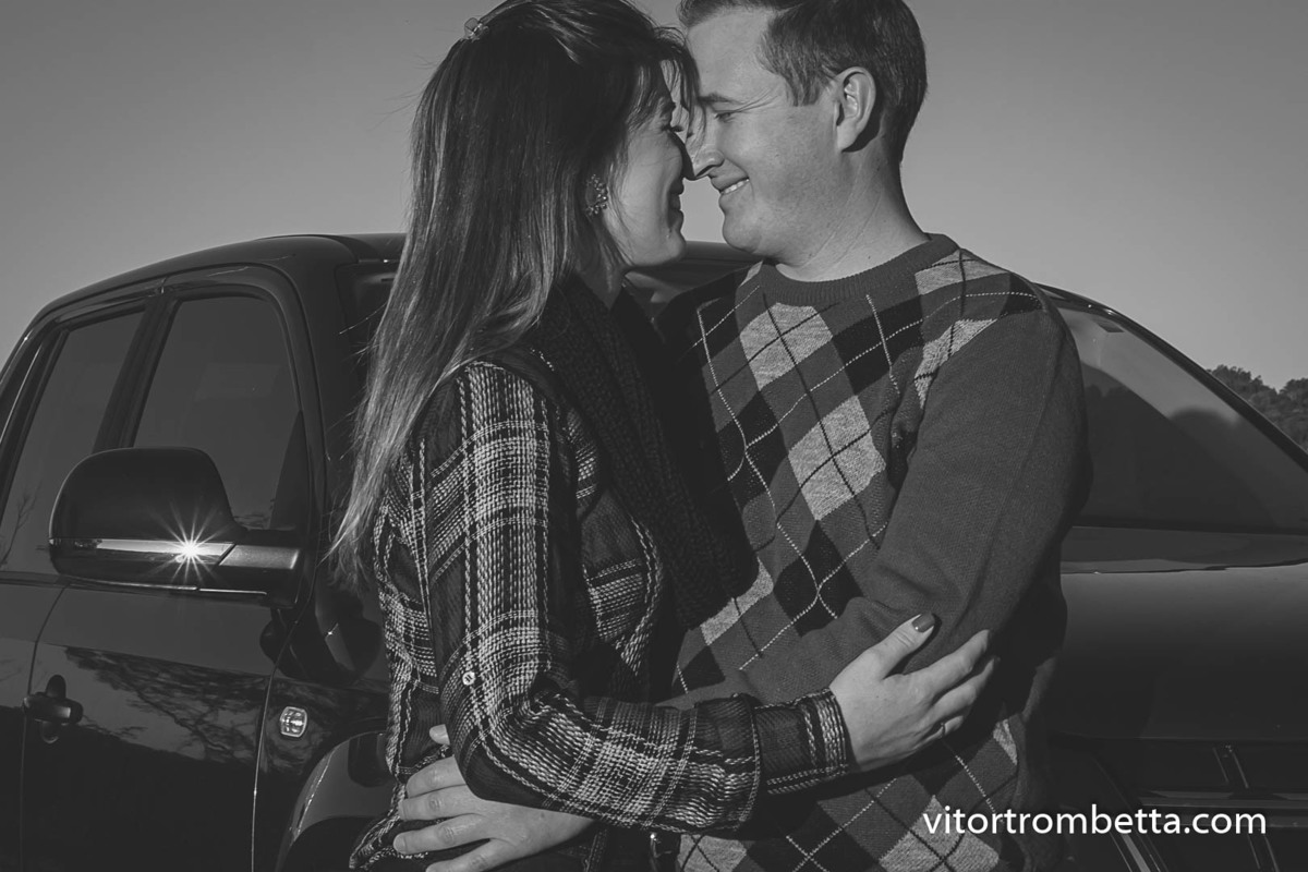 Como é bom estar em seus abraço meu sempre companheiro, amigo e namorado. Ensaio outono em Erechim fotografado na Villa Trentin pelo fotografo de ensaios Vitor Trombetta