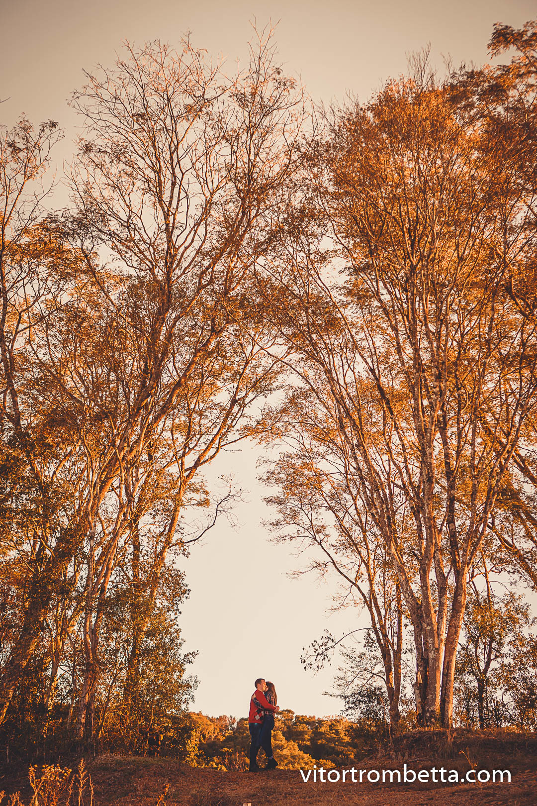 Sempre juntos encontraremos nosso cantinho.fotografado na Villa Trentin em Erechim pelo fotografo de ensaios Vitor Trombetta