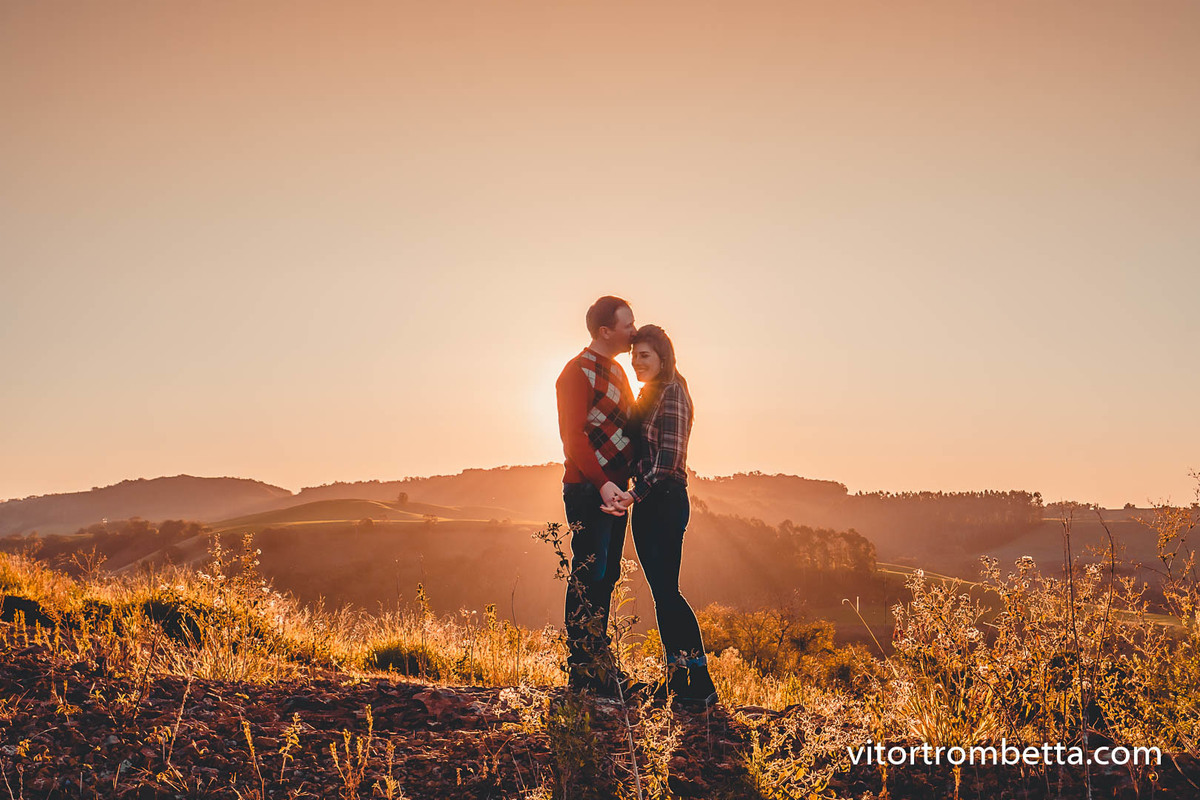 ao entardecer não terá frio que nos afaste. fotografado na Villa Trentin em Erechim pelo fotografo de ensaios Vitor Trombetta