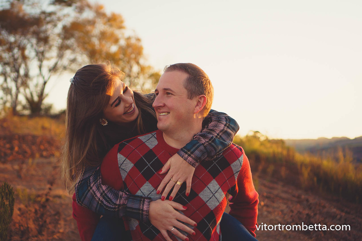Em sua garupa me dará segurança
fotografado na Villa Trentin em Erechim pelo fotografo de ensaios Vitor Trombetta