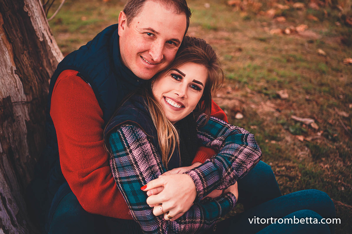 No calor de seu abraço me sinto sempre segura.fotografado na Villa Trentin em Erechim pelo fotografo de ensaios Vitor Trombetta