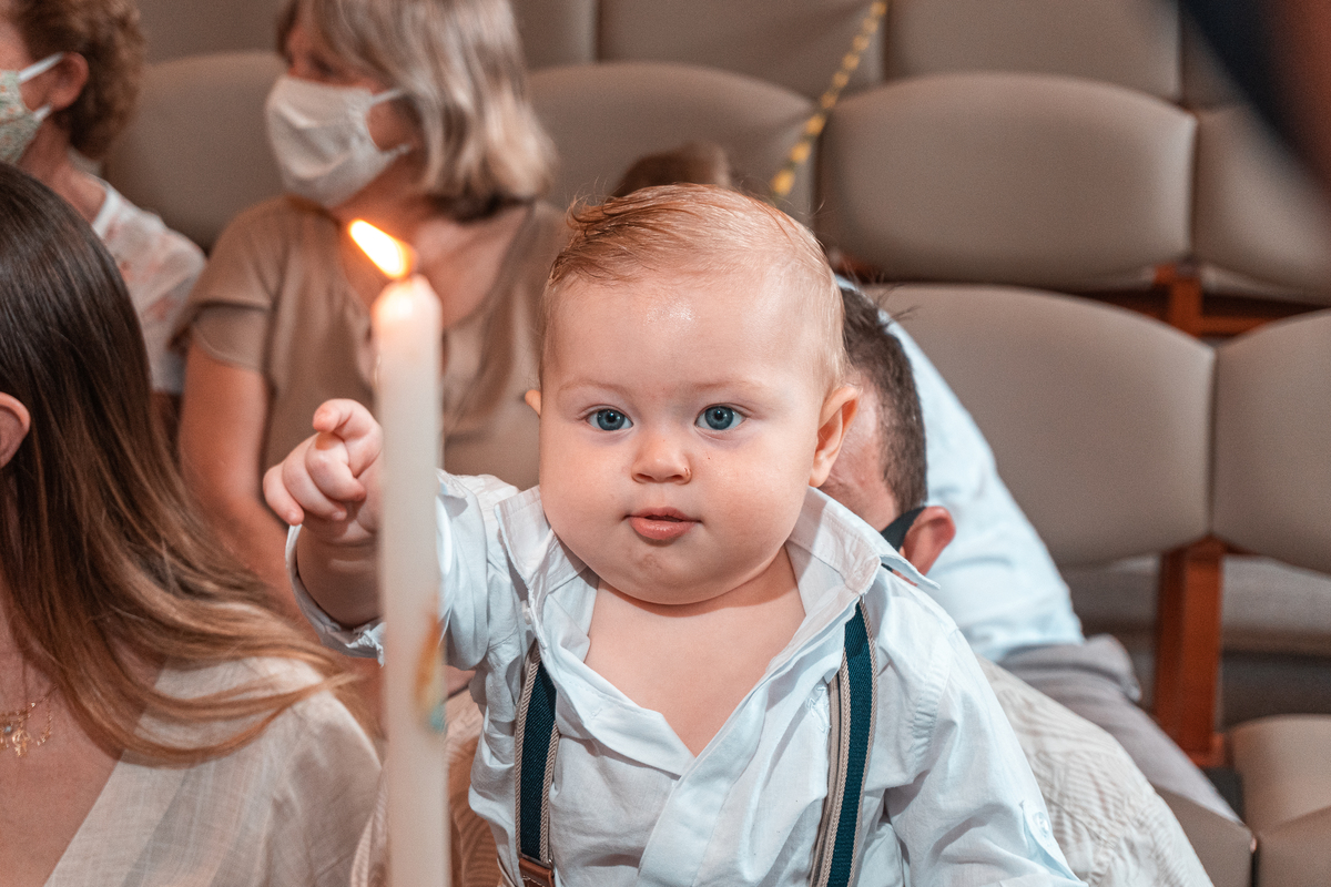 batizado de olhar fixo no fogo de jesus
