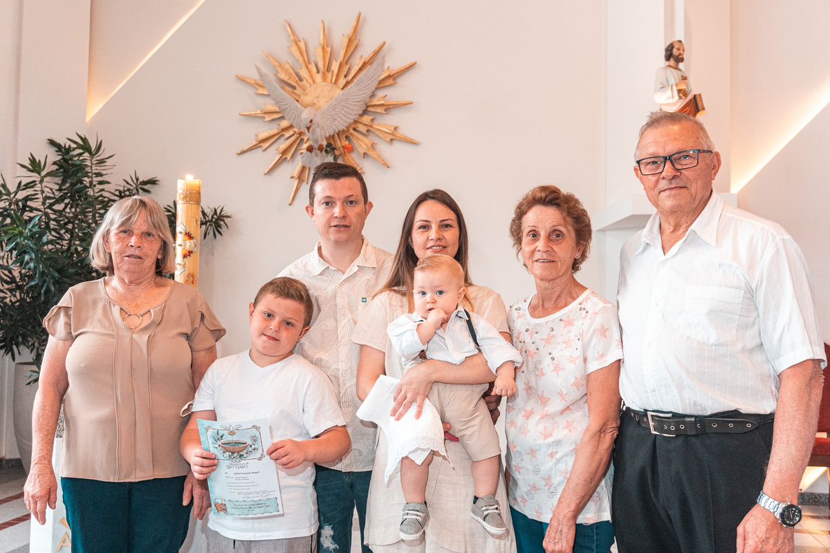 avós na foto no batizado do seu neto