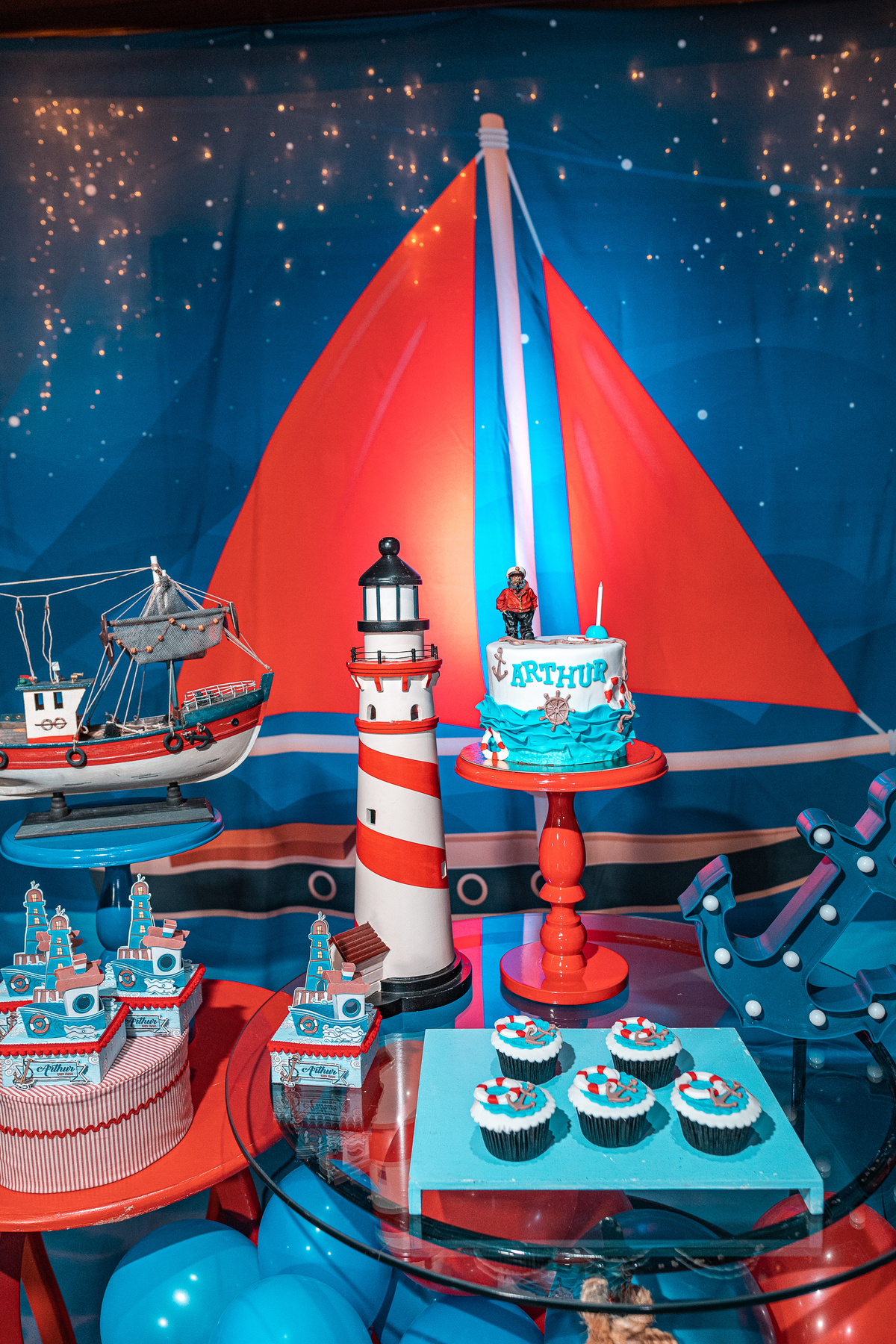 detalhe da decoração da deia em casa festa toda do marinheiro