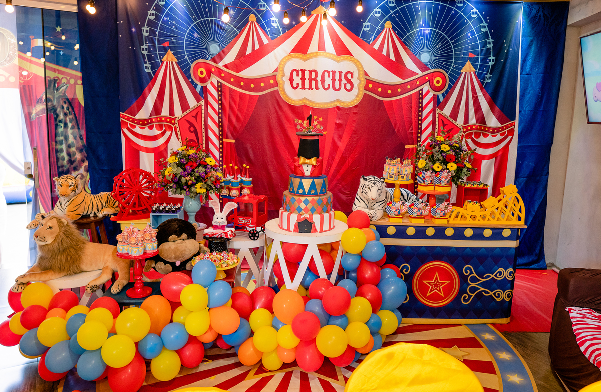 Festa decorada tema circus festa de aniversário Heitor fotografo Vitor Trombetta