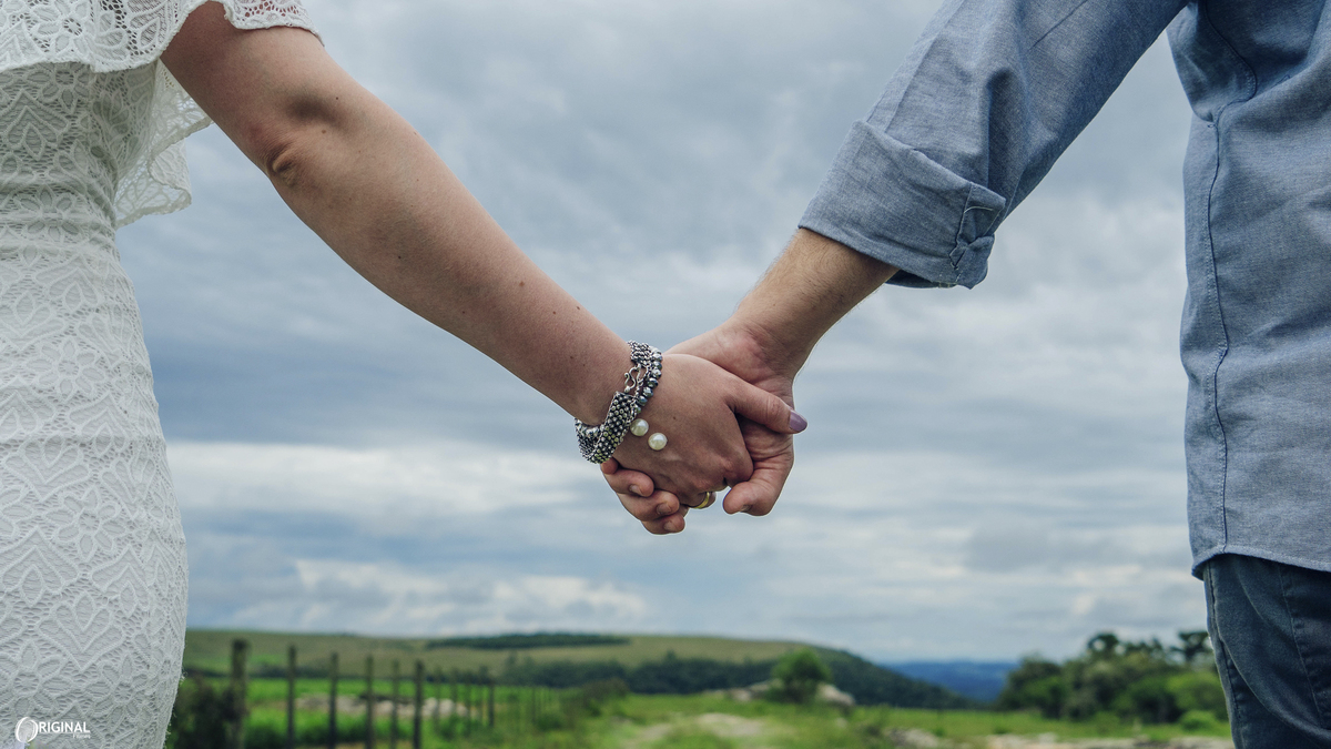 mãos dadas noivos, noivos