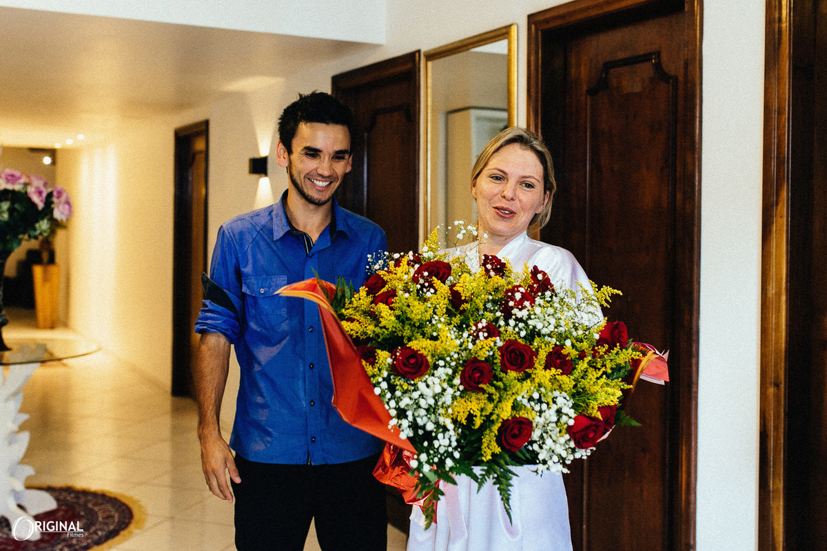 entrega do buque para a noiva