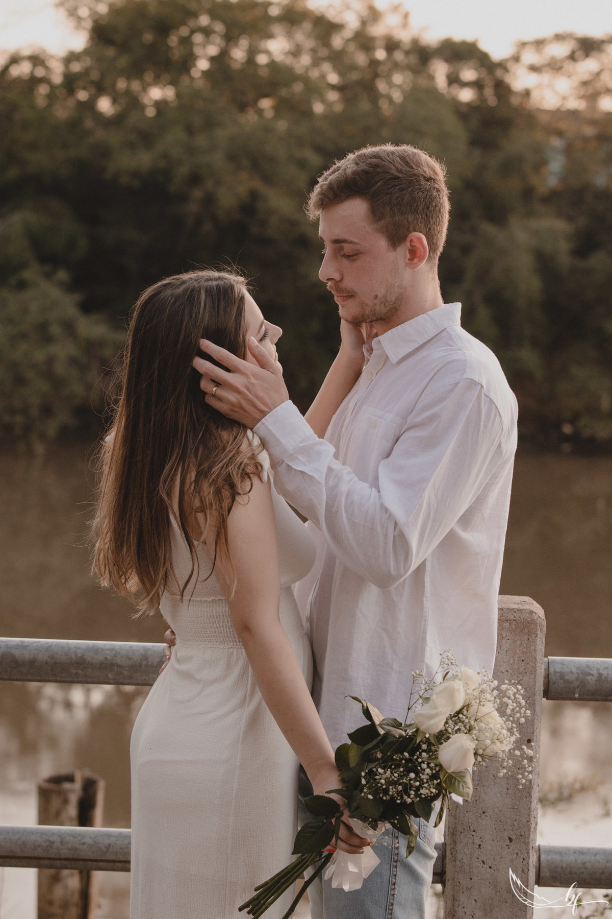 Maquiagem; Making of; Noiva; Noivo; Pré Wedding; Street Wedding; Celina Munhoz; Adriana Kruger; Manu Garcia; Camarim Madri; Wandering Wedding; São Francisco de Paula; Fotografia de Casal; Fotografia de Casamento; Pré Wedding; São Leopoldo; Belo Horizonte;