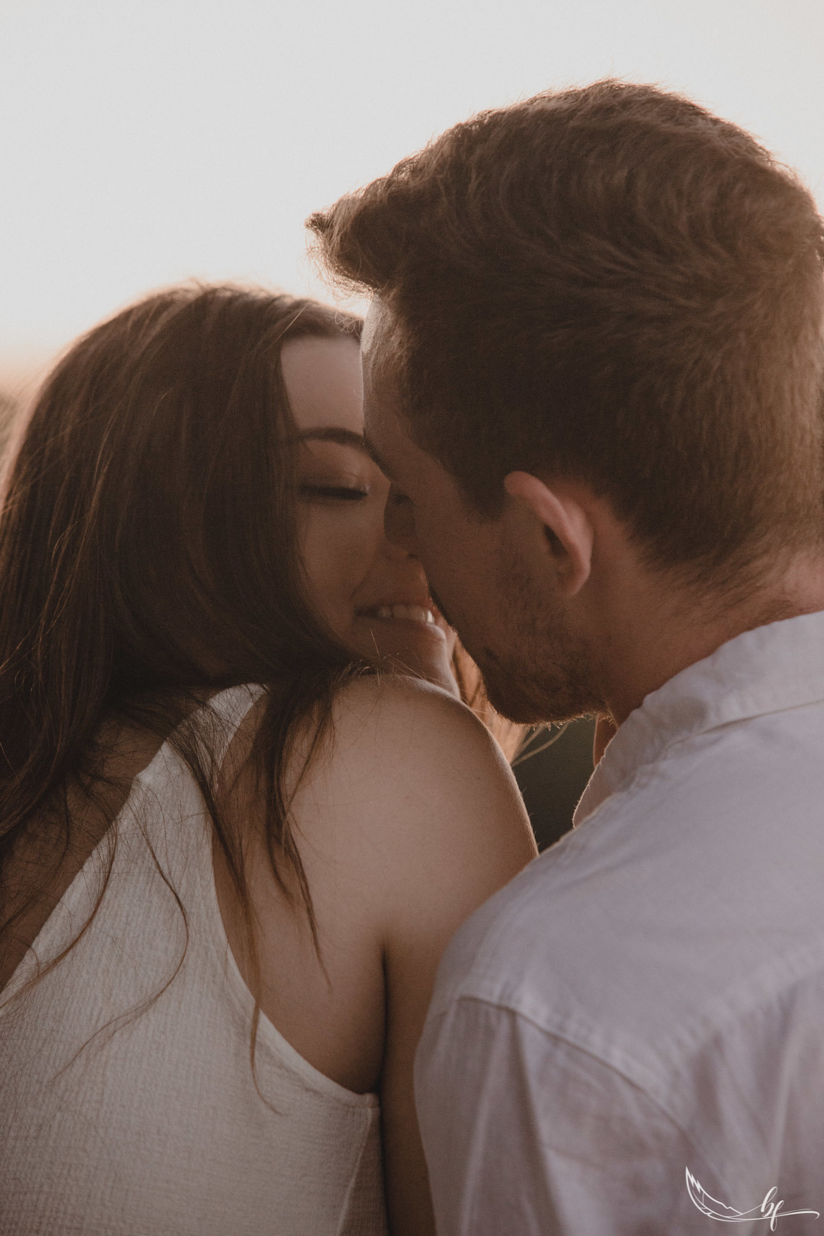 Maquiagem; Making of; Noiva; Noivo; Pré Wedding; Street Wedding; Celina Munhoz; Adriana Kruger; Manu Garcia; Camarim Madri; Wandering Wedding; São Francisco de Paula; Fotografia de Casal; Fotografia de Casamento; Pré Wedding; São Leopoldo; Belo Horizonte;