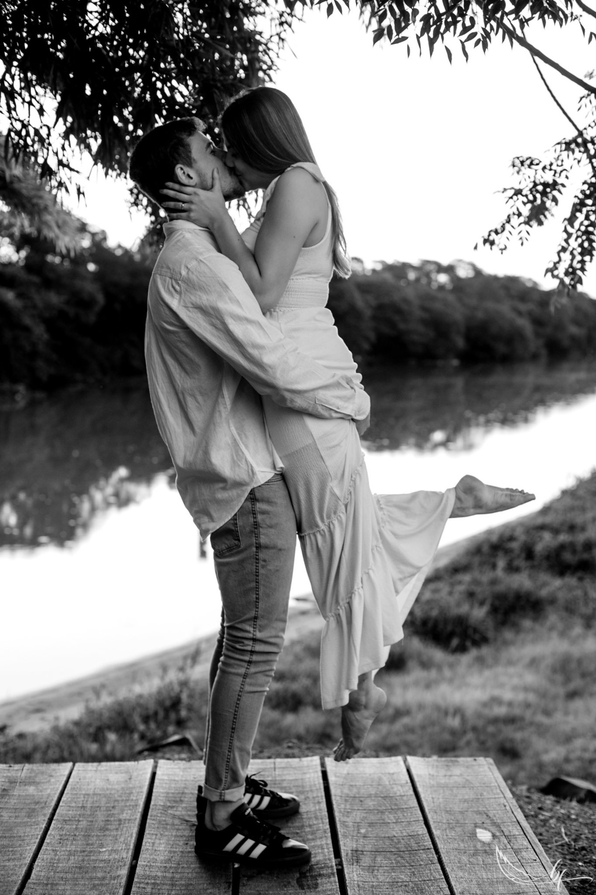 Maquiagem; Making of; Noiva; Noivo; Pré Wedding; Street Wedding; Celina Munhoz; Adriana Kruger; Manu Garcia; Camarim Madri; Wandering Wedding; São Francisco de Paula; Fotografia de Casal; Fotografia de Casamento; Pré Wedding; São Leopoldo; Belo Horizonte;