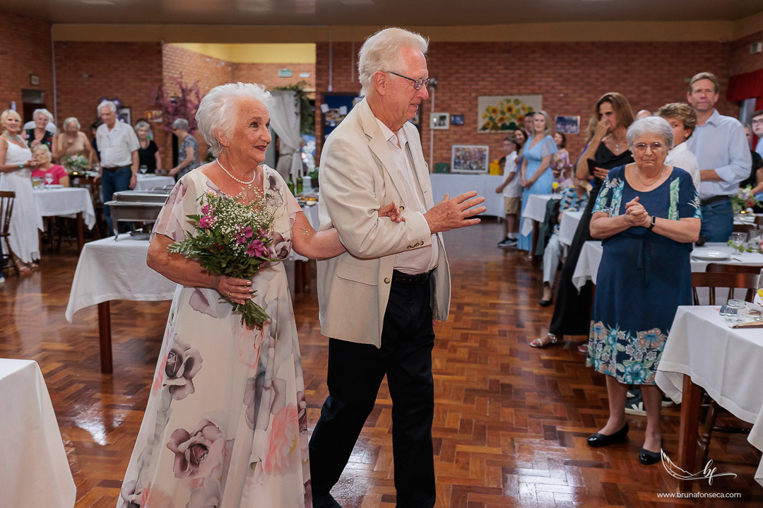 Maquiagem; Making of; Noiva; Noivo; Pré Wedding; Street Wedding; Celina Munhoz; Adriana Kruger; Manu Garcia; Camarim Madri; Wandering Wedding; São Francisco de Paula; Fotografia de Casal; Fotografia de Casamento; Pré Wedding; São Leopoldo; Belo Horizonte;