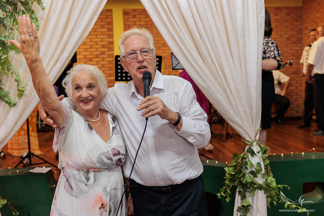 Maquiagem; Making of; Noiva; Noivo; Pré Wedding; Street Wedding; Celina Munhoz; Adriana Kruger; Manu Garcia; Camarim Madri; Wandering Wedding; São Francisco de Paula; Fotografia de Casal; Fotografia de Casamento; Pré Wedding; São Leopoldo; Belo Horizonte;