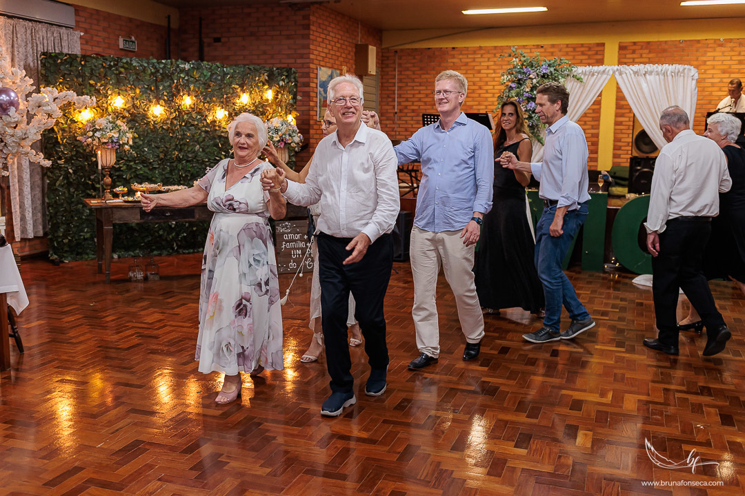 Maquiagem; Making of; Noiva; Noivo; Pré Wedding; Street Wedding; Celina Munhoz; Adriana Kruger; Manu Garcia; Camarim Madri; Wandering Wedding; São Francisco de Paula; Fotografia de Casal; Fotografia de Casamento; Pré Wedding; São Leopoldo; Belo Horizonte;