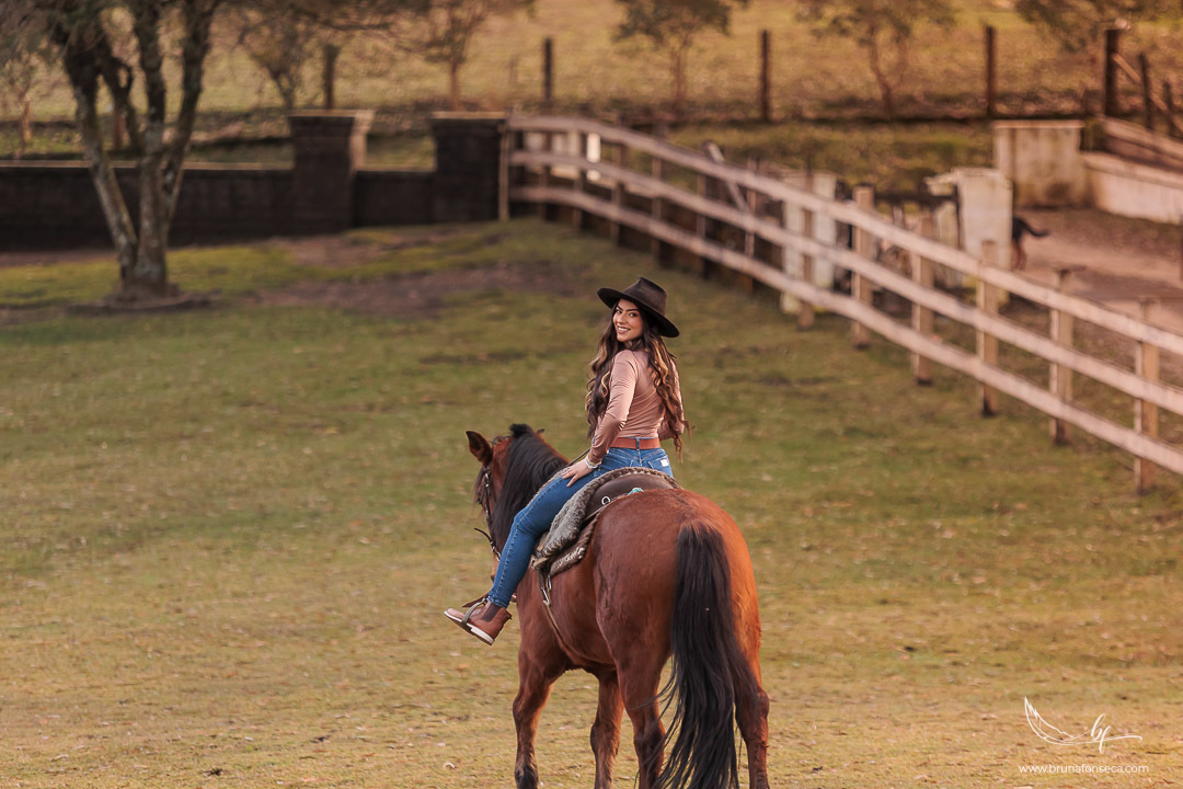 Petropolis; Ensaio Teen; Ensaio 15th; 15 anos; Fotografo de 15 Anos; Debutante; Camarim Madri; Adriana Krieger; Manu Garcia; Ensaio; Cavalos; 