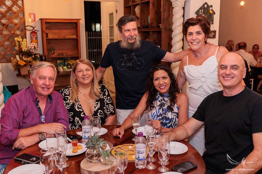 Bodas de Esmeralda, 40 anos de casamento, festa surpresa de bodas, comemoração de 40 anos, casal celebrando bodas, aniversário de casamento, fotógrafo de bodas, renovação de votos, celebração com família, evento emocionante