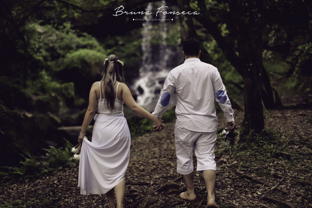 Maquiagem; Making of; Noiva; Noivo; Pré Wedding; Street Wedding; Celina Munhoz; Adriana Kruger; Manu Garcia; Camarim Madri; Cascata do Burgue; Wandering Wedding;