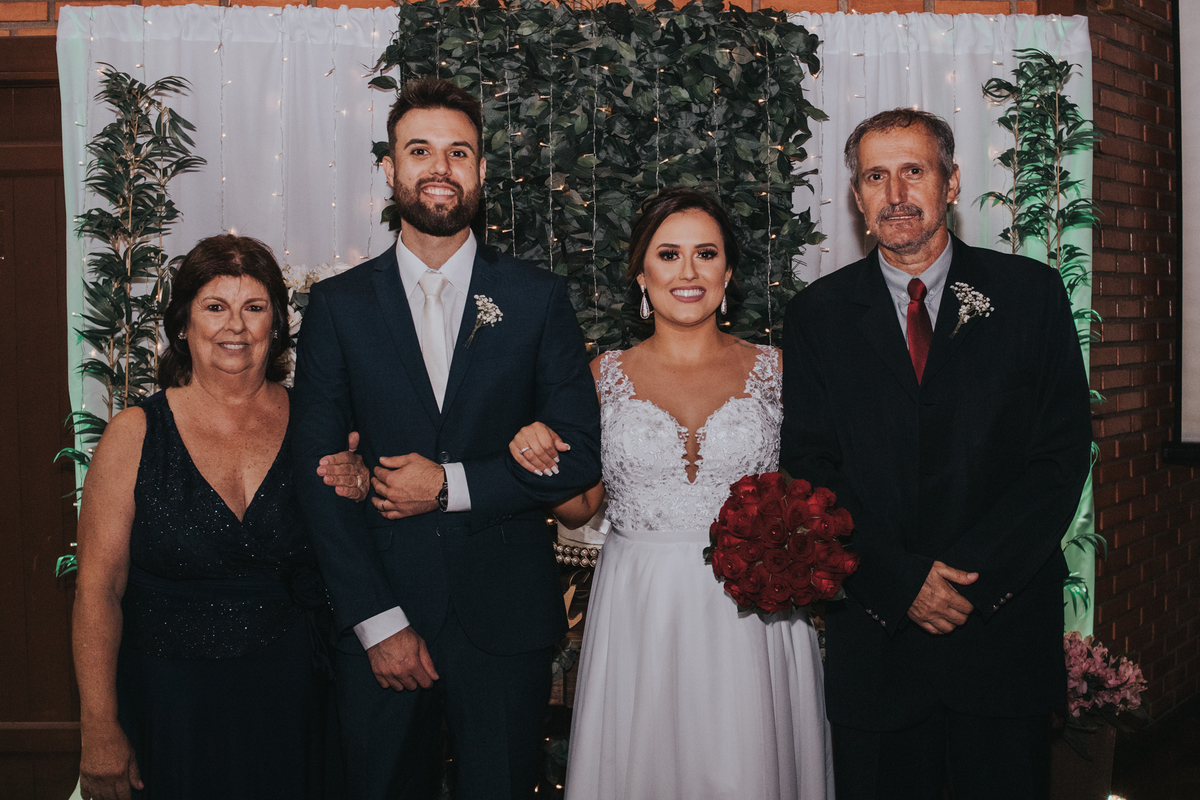 Maquiagem; Making of; Noiva; Noivo; Pré Wedding; Street Wedding; Celina Munhoz; Adriana Kruger; Manu Garcia; Camarim Madri; Wandering Wedding; São Francisco de Paula; Fotografia de Casal; Fotografia de Casamento; Pré Wedding; São Leopoldo; Ruinas Cassino;