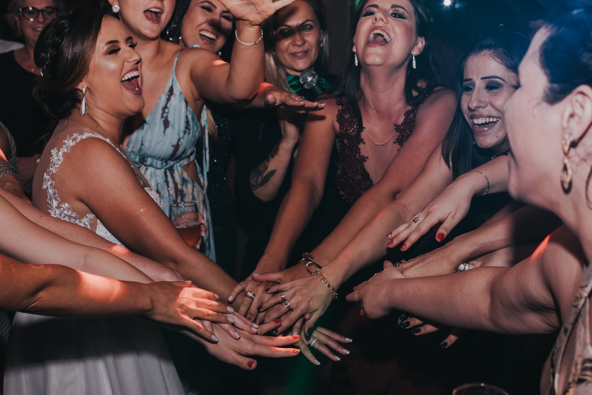 Maquiagem; Making of; Noiva; Noivo; Pré Wedding; Street Wedding; Celina Munhoz; Adriana Kruger; Manu Garcia; Camarim Madri; Wandering Wedding; São Francisco de Paula; Fotografia de Casal; Fotografia de Casamento; Pré Wedding; São Leopoldo; Ruinas Cassino;