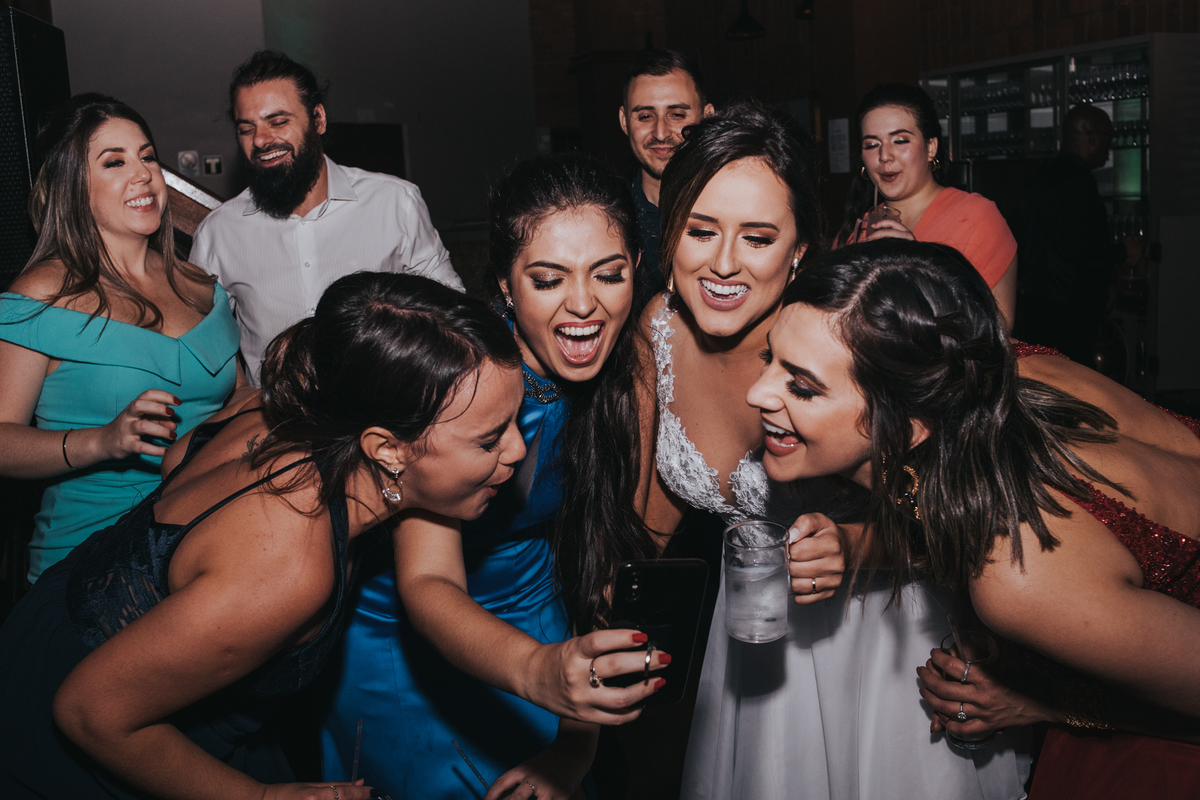 Maquiagem; Making of; Noiva; Noivo; Pré Wedding; Street Wedding; Celina Munhoz; Adriana Kruger; Manu Garcia; Camarim Madri; Wandering Wedding; São Francisco de Paula; Fotografia de Casal; Fotografia de Casamento; Pré Wedding; São Leopoldo; Ruinas Cassino;