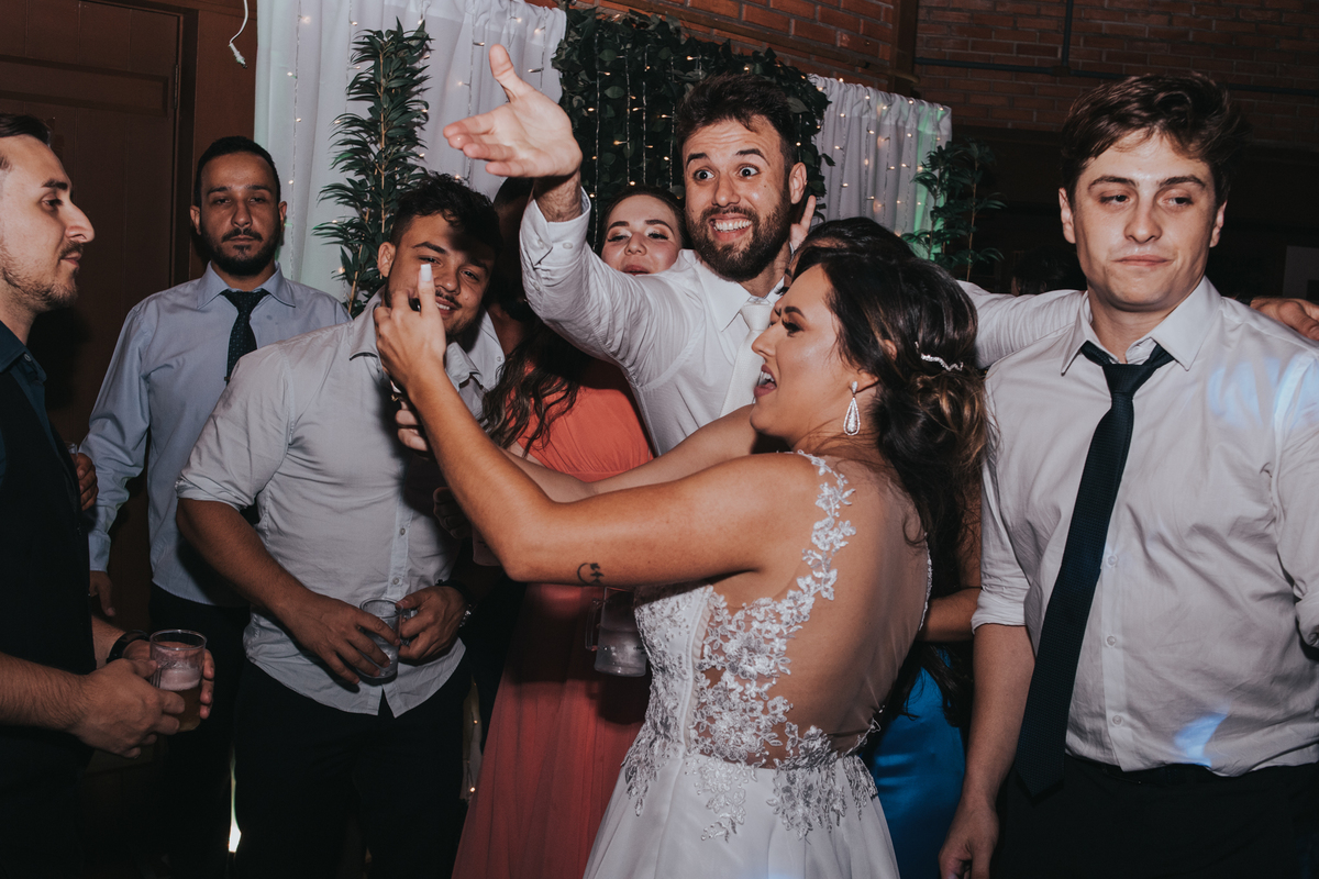 Maquiagem; Making of; Noiva; Noivo; Pré Wedding; Street Wedding; Celina Munhoz; Adriana Kruger; Manu Garcia; Camarim Madri; Wandering Wedding; São Francisco de Paula; Fotografia de Casal; Fotografia de Casamento; Pré Wedding; São Leopoldo; Ruinas Cassino;