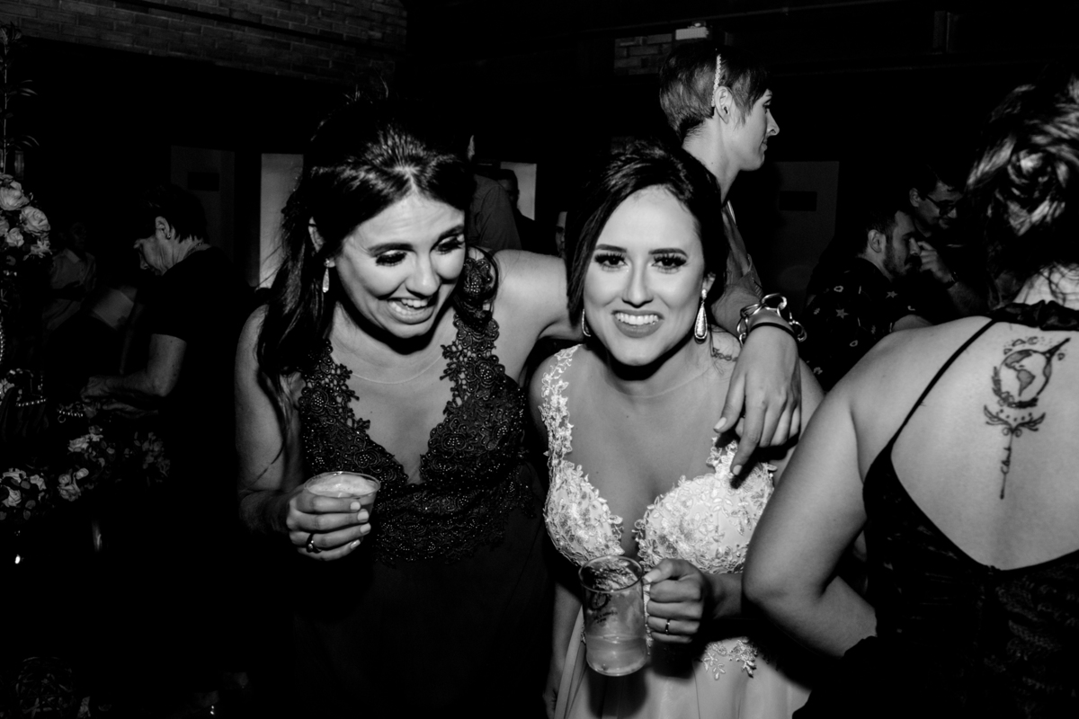 Maquiagem; Making of; Noiva; Noivo; Pré Wedding; Street Wedding; Celina Munhoz; Adriana Kruger; Manu Garcia; Camarim Madri; Wandering Wedding; São Francisco de Paula; Fotografia de Casal; Fotografia de Casamento; Pré Wedding; São Leopoldo; Ruinas Cassino;