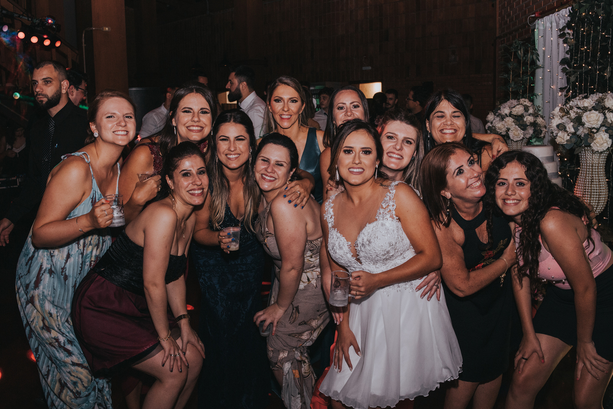 Maquiagem; Making of; Noiva; Noivo; Pré Wedding; Street Wedding; Celina Munhoz; Adriana Kruger; Manu Garcia; Camarim Madri; Wandering Wedding; São Francisco de Paula; Fotografia de Casal; Fotografia de Casamento; Pré Wedding; São Leopoldo; Ruinas Cassino;