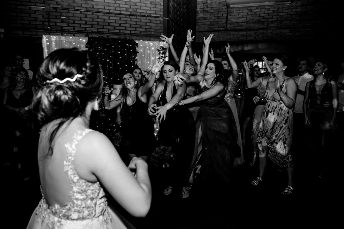 Maquiagem; Making of; Noiva; Noivo; Pré Wedding; Street Wedding; Celina Munhoz; Adriana Kruger; Manu Garcia; Camarim Madri; Wandering Wedding; São Francisco de Paula; Fotografia de Casal; Fotografia de Casamento; Pré Wedding; São Leopoldo; Ruinas Cassino;