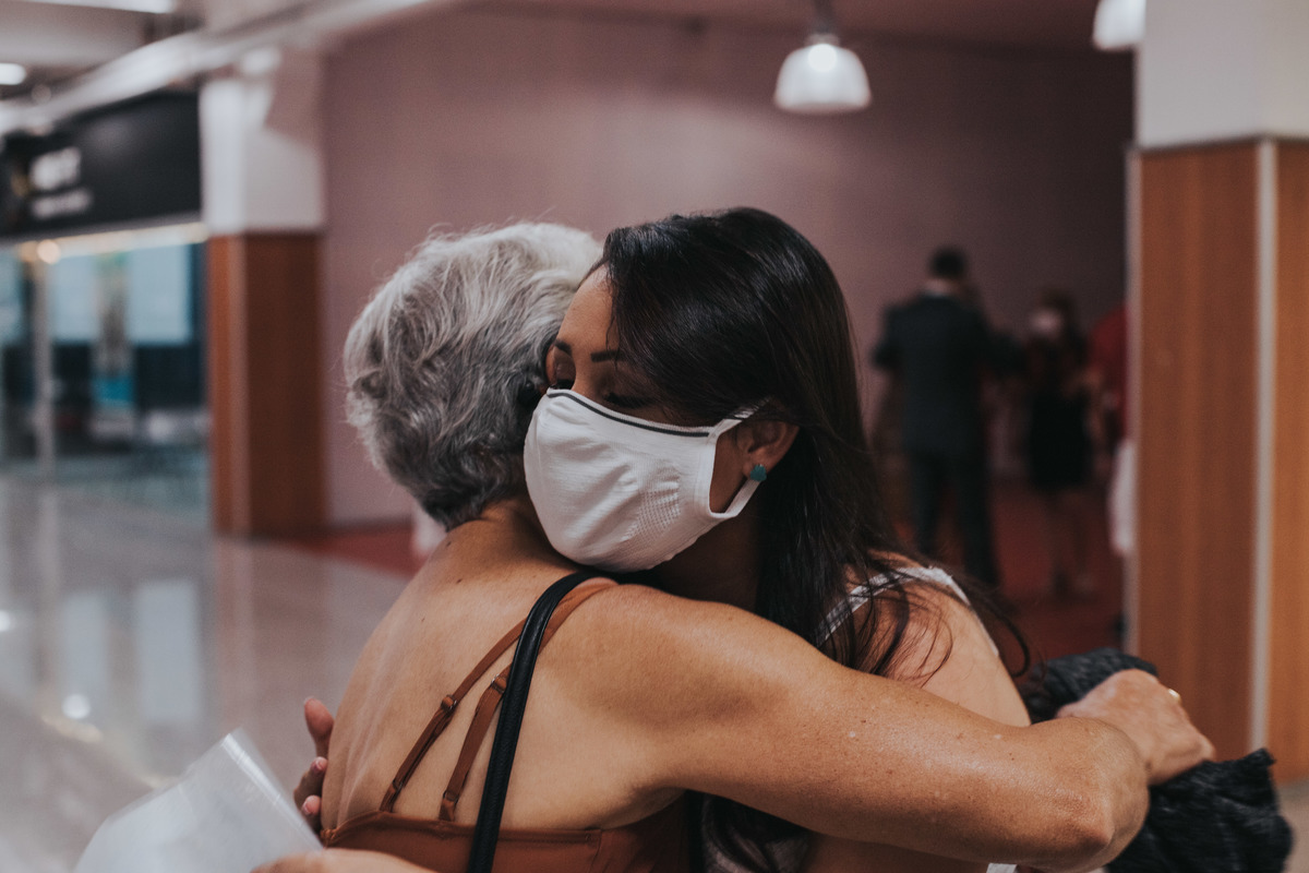 Maquiagem; Making of; Noiva; Noivo; Pré Wedding; Street Wedding; Celina Munhoz; Adriana Kruger; Manu Garcia; Camarim Madri; Wandering Wedding; São Francisco de Paula; Fotografia de Casal; Fotografia de Casamento; Pré Wedding; São Leopoldo; Belo Horizonte;