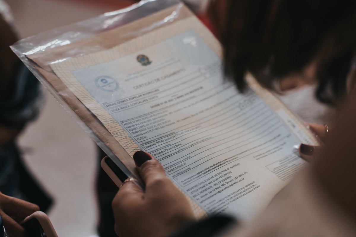 Maquiagem; Making of; Noiva; Noivo; Pré Wedding; Street Wedding; Celina Munhoz; Adriana Kruger; Manu Garcia; Camarim Madri; Wandering Wedding; São Francisco de Paula; Fotografia de Casal; Fotografia de Casamento; Pré Wedding; São Leopoldo; Belo Horizonte;